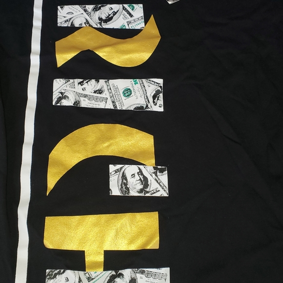 Studio 23 T-shirt - Picture 2 of 3